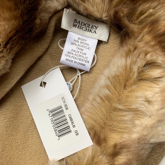 Badgley Mischka Large Wrap w/ Faux chinchilla Tan - Picture 5 of 7